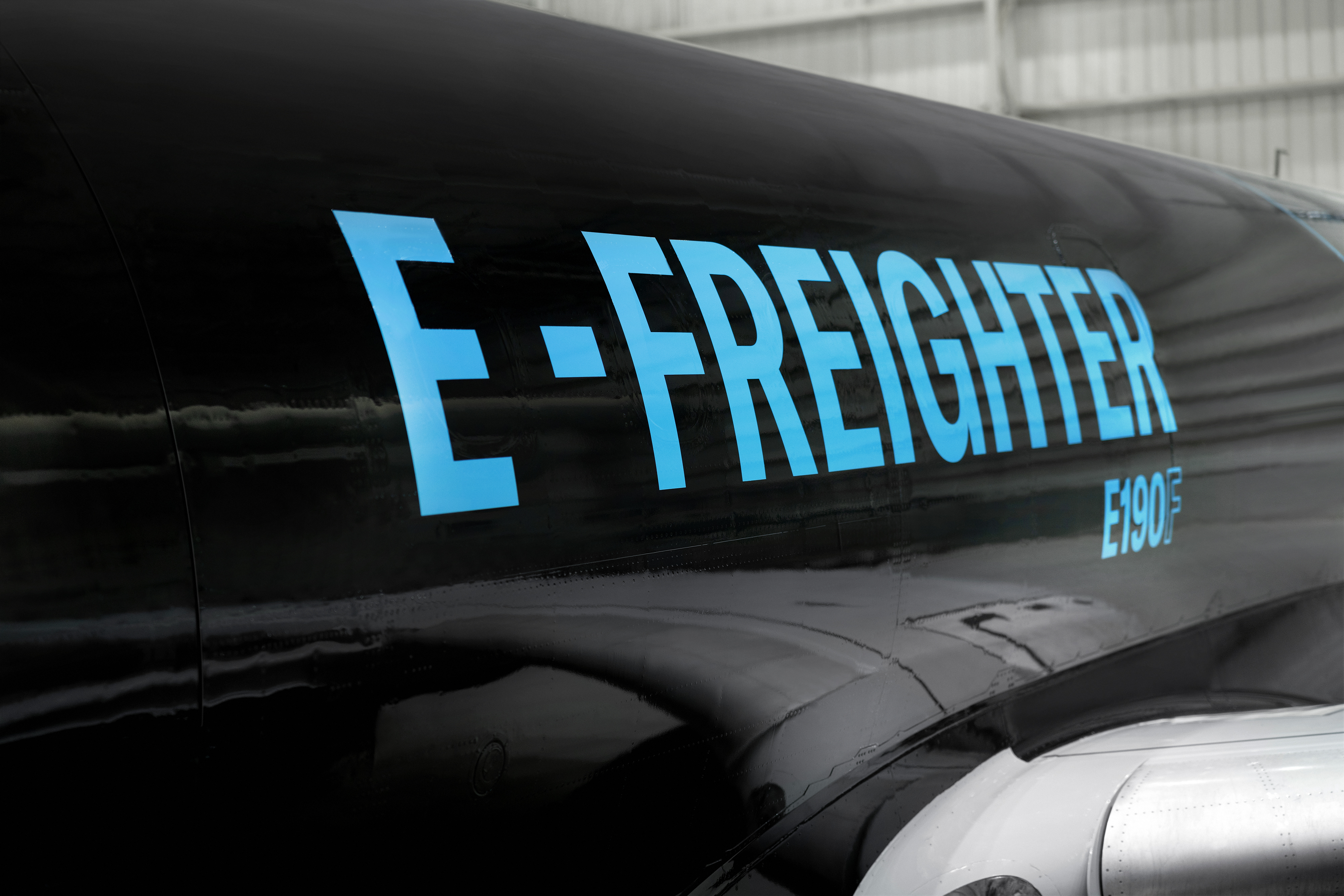 E-Freighter_E190F_03.jpg